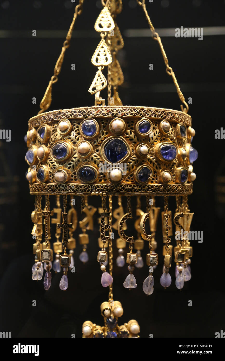 Treasure of Guarrazar. Votive crown of the visigoth king Reccesuinth. Gold and precious stones. 7th century. Guadamur, Toledo, Spain. National Archaeo Stock Photo