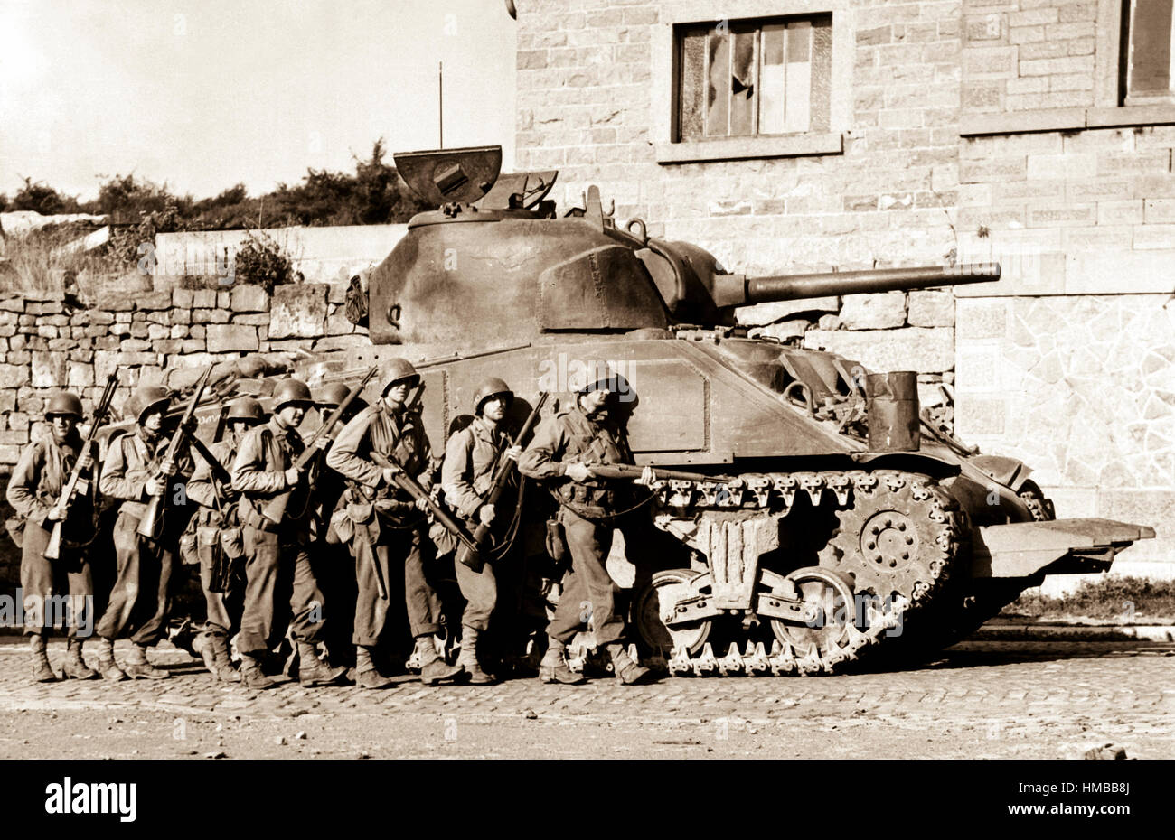 Yanks of 60th Inf. Regt. advance into a Belgian town under the protection of a heavy tank.  September 9, 1944.  Spangle.  (Army) NARA FILE #:  111-SC-193903 WAR & CONFLICT BOOK #:  1062 Stock Photo