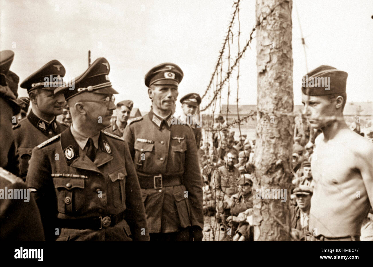 Himmler besichtigt die Gefangenenlager in Russland.  Heinrich Himmler inspects a prisoner-of-war camp in Russia.  Ca. 1940-41. Stock Photo