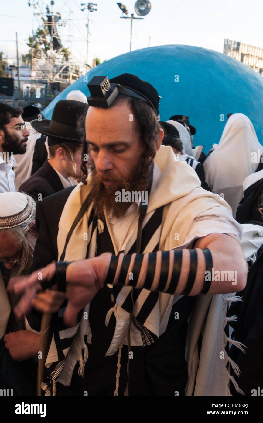 Yarmulke and tefillin hi-res stock photography and images - Alamy