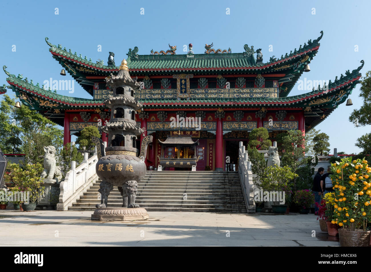 Taoist monks hi-res stock photography and images - Alamy