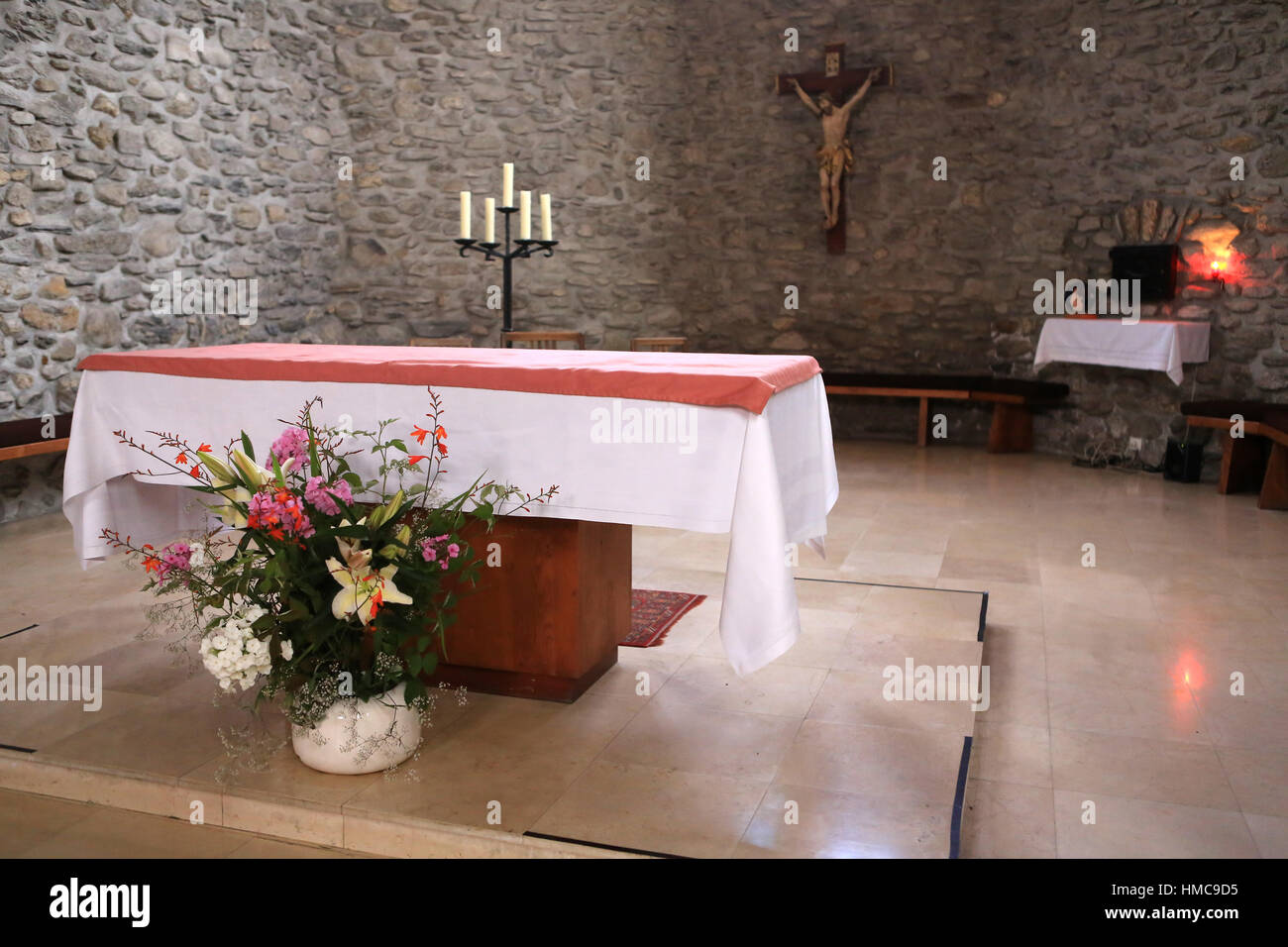 Autel Eglise Sainte Marie Madeleine Praz sur Arly France Stock Photo 