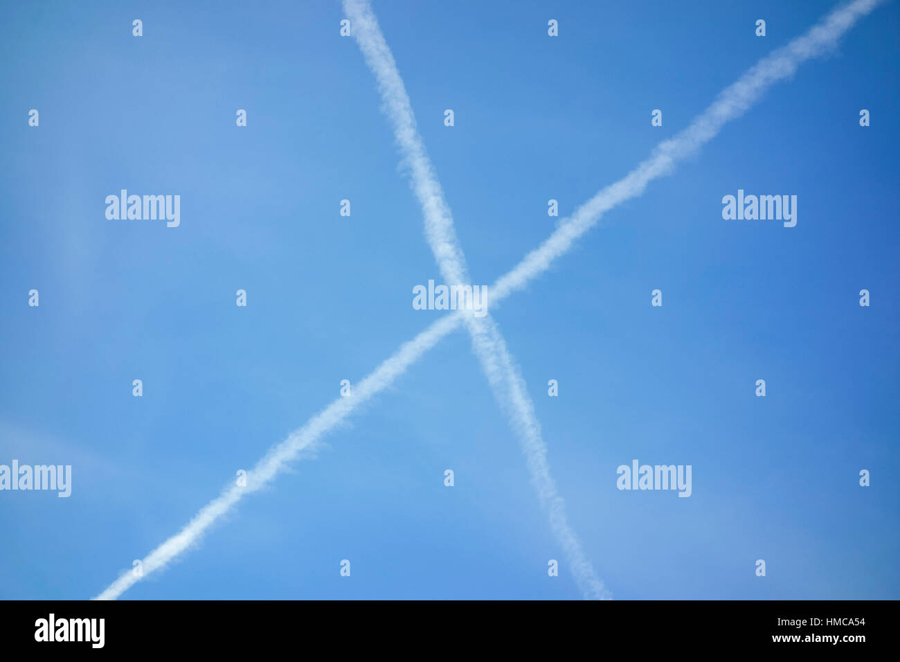 X contrail hi-res stock photography and images - Alamy