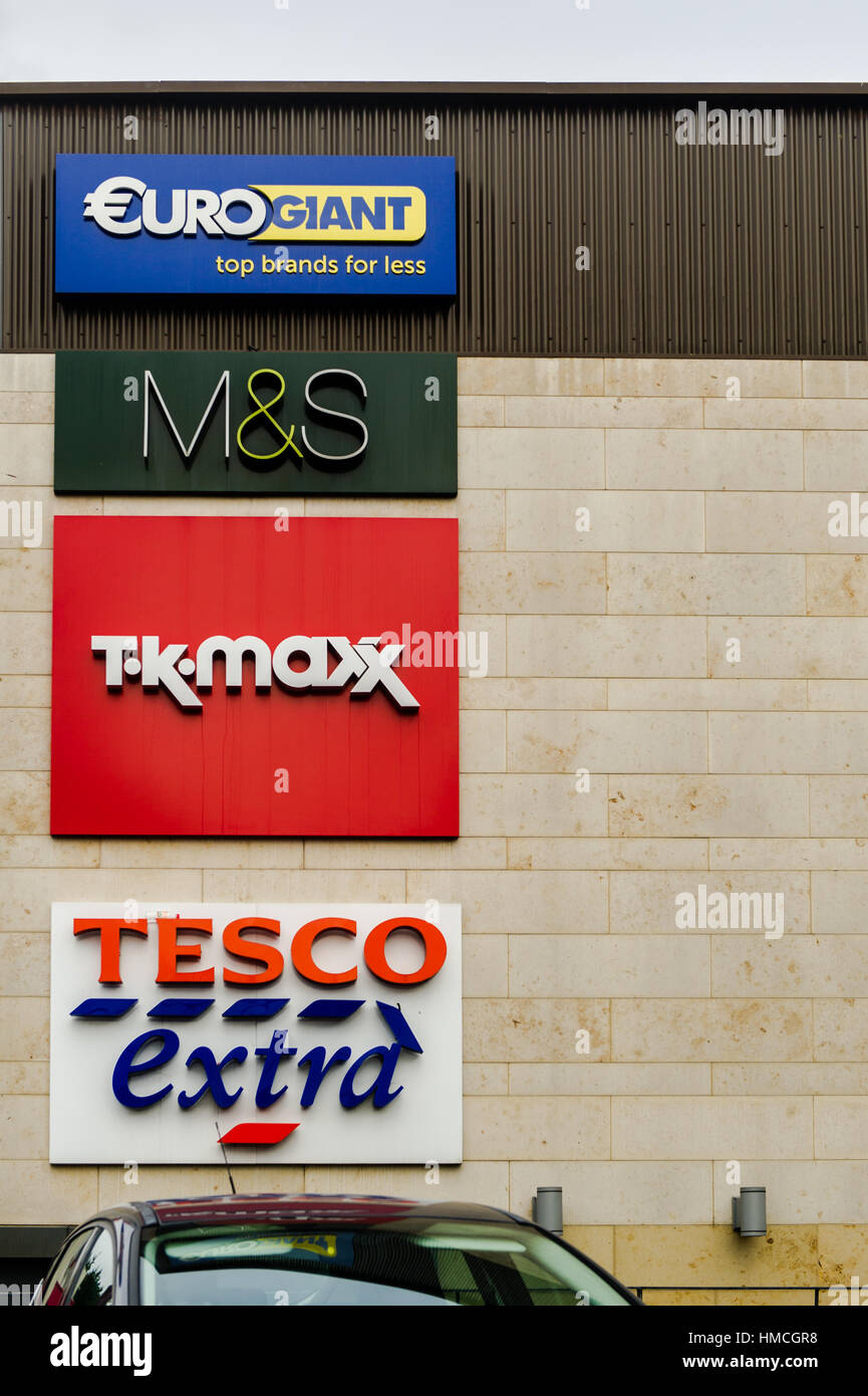 Shop signs hires stock photography and images Alamy