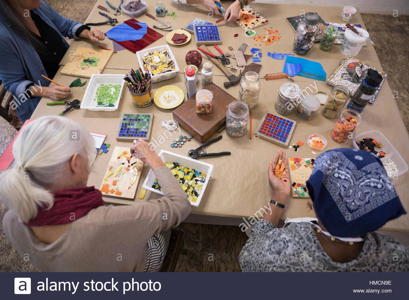 African art and craft hi-res stock photography and images - Alamy