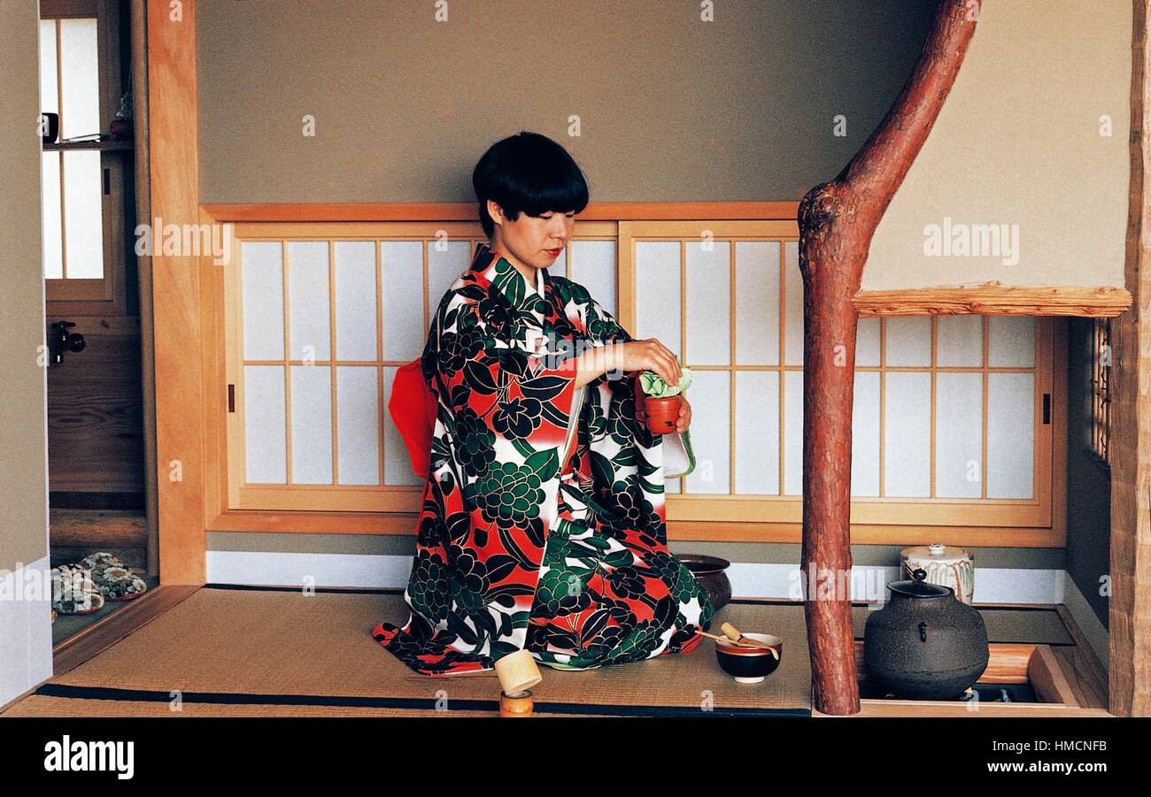 Woman wearing a kimono during a tea ceremony, Japan Stock Photo - Alamy