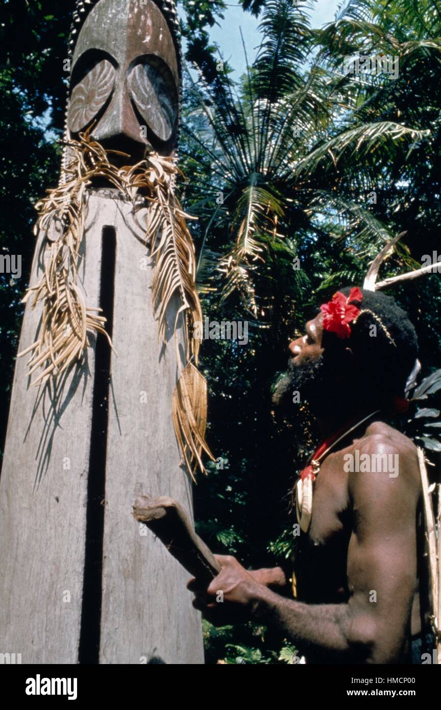 Aboriginal ceremonial drum hi-res stock photography and images - Alamy