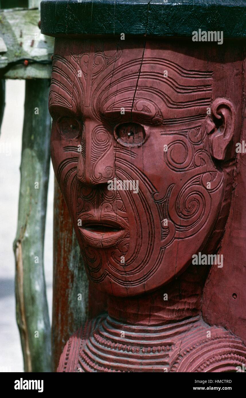 Maori inlaid wood sculpture hires stock photography and images Alamy