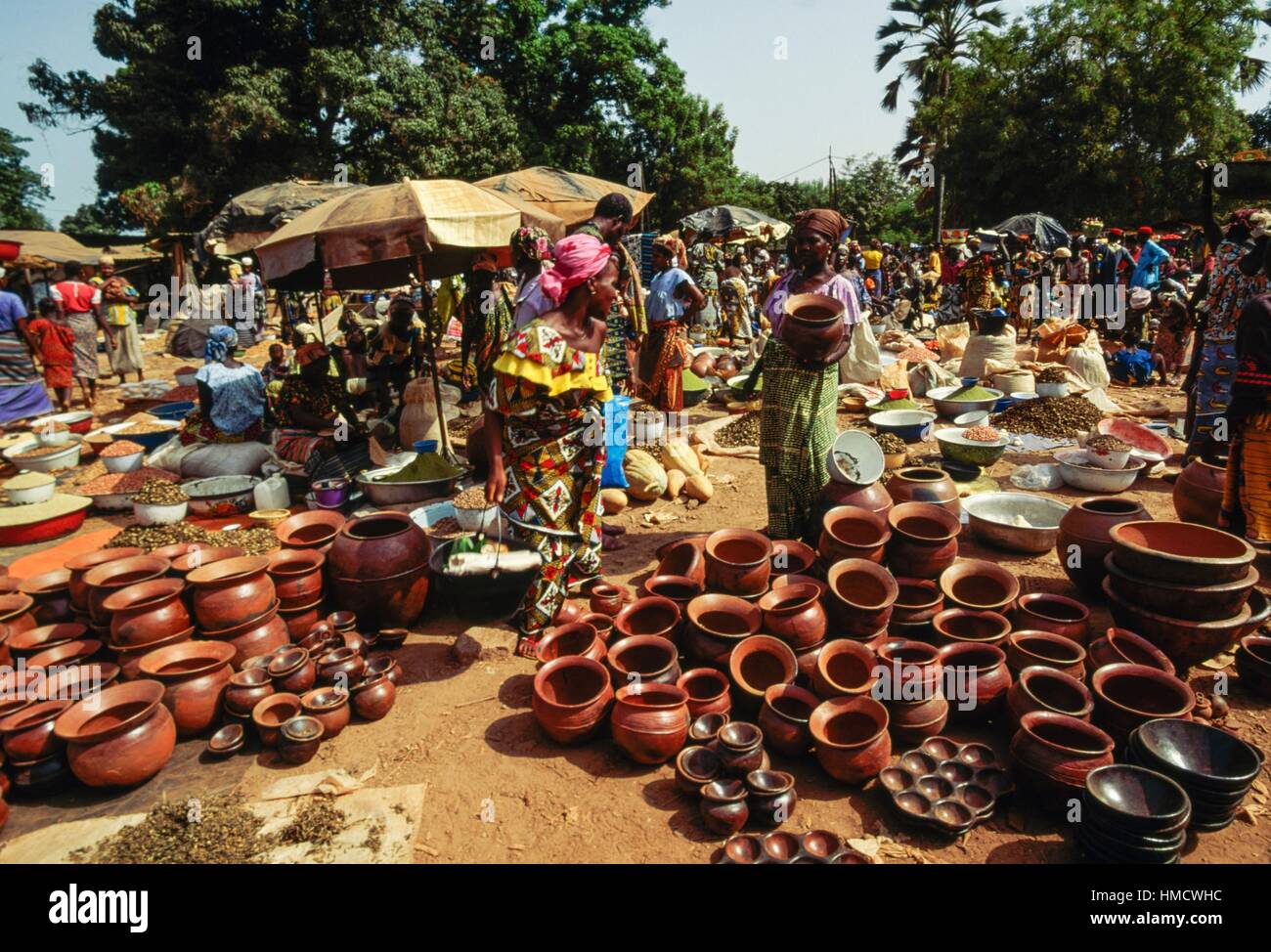 Selling pottery, market in Bouake, Ivory Coast Stock Photo - Alamy