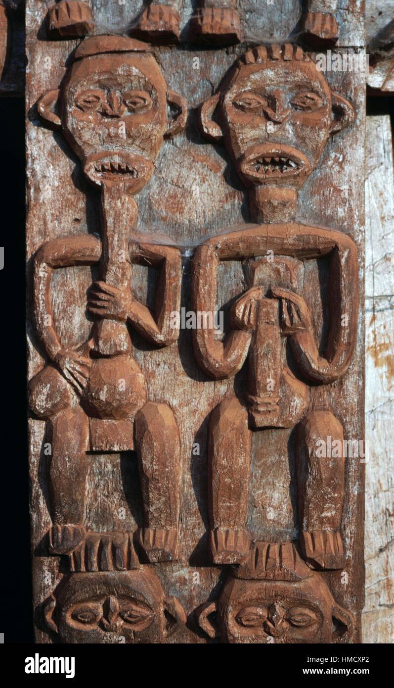 Architectural decorations carved in wood of a chefferie, home of the village chief, Bamileke people, Bandjoun, Cameroon. Stock Photo
