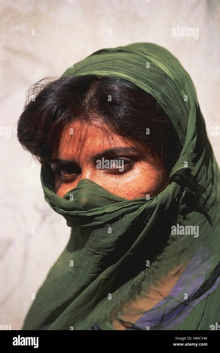 Pakistan woman hijab hi-res stock photography and images - Alamy Pakistan woman hijab hi-res stock photography and images - Alamy