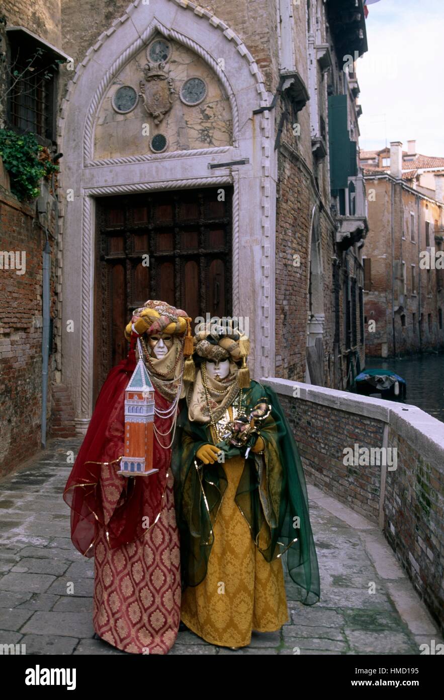 Carnival costumes hi-res stock photography and images - Alamy