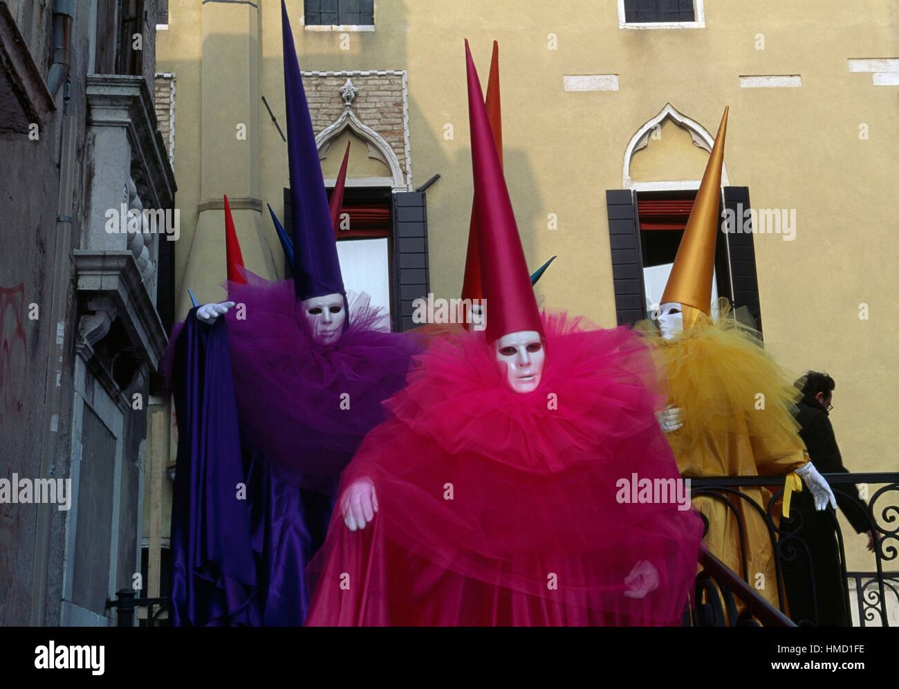Vibrant costumes hi-res stock photography and images - Alamy