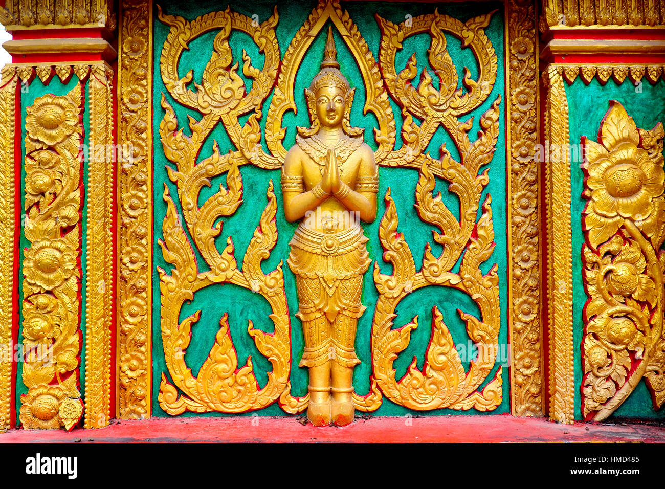 Gold buddhist temple hi-res stock photography and images - Alamy