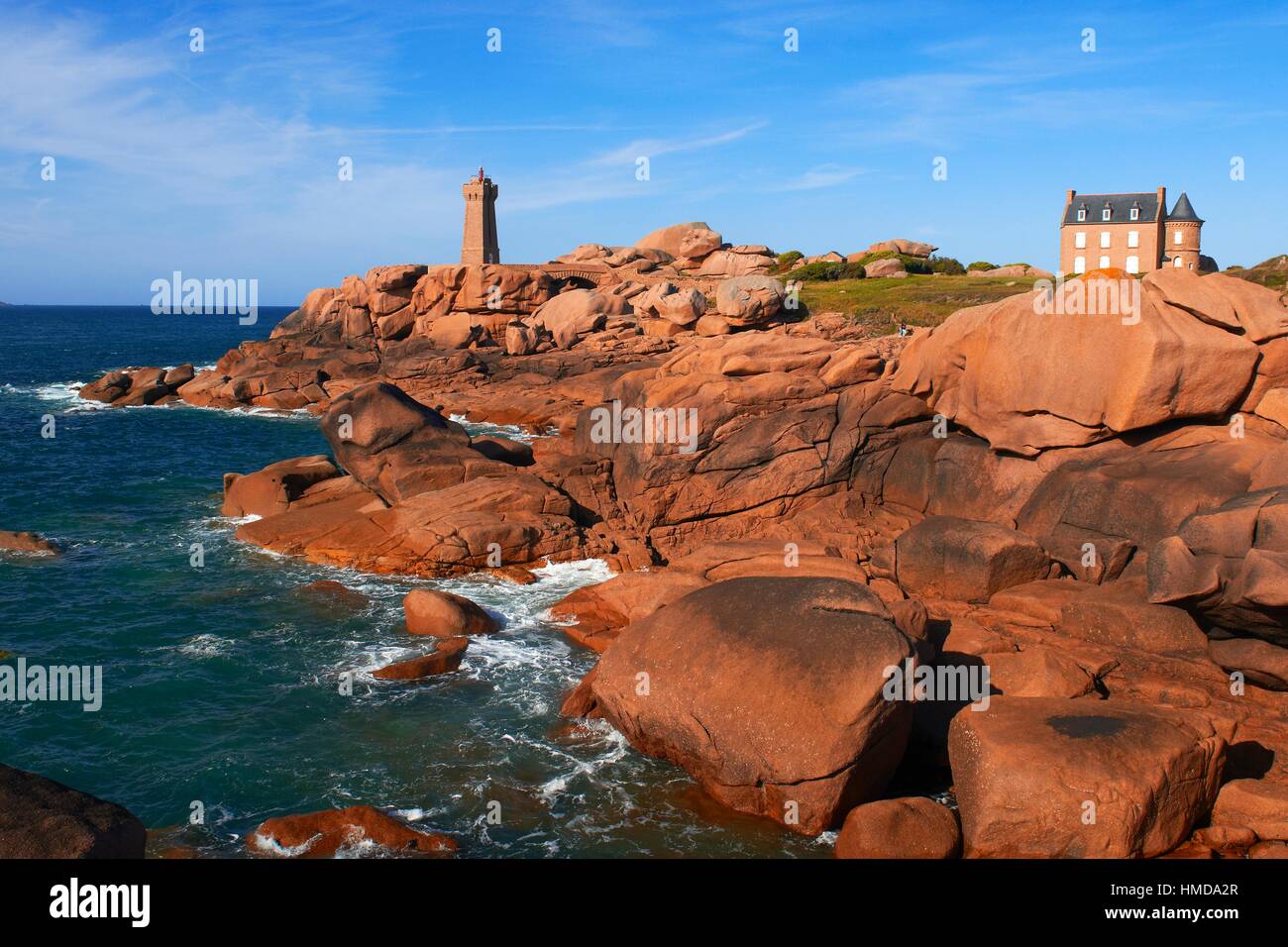 Ploumanach, Ploumanac´h, Mean Ruz Lighthouse, Phare de Mean Ruz, Pink granite coast, Cote de Granit Rose, Cotes d´Armor, Côtes-d´Armor, Perros-Guirec Stock Photo