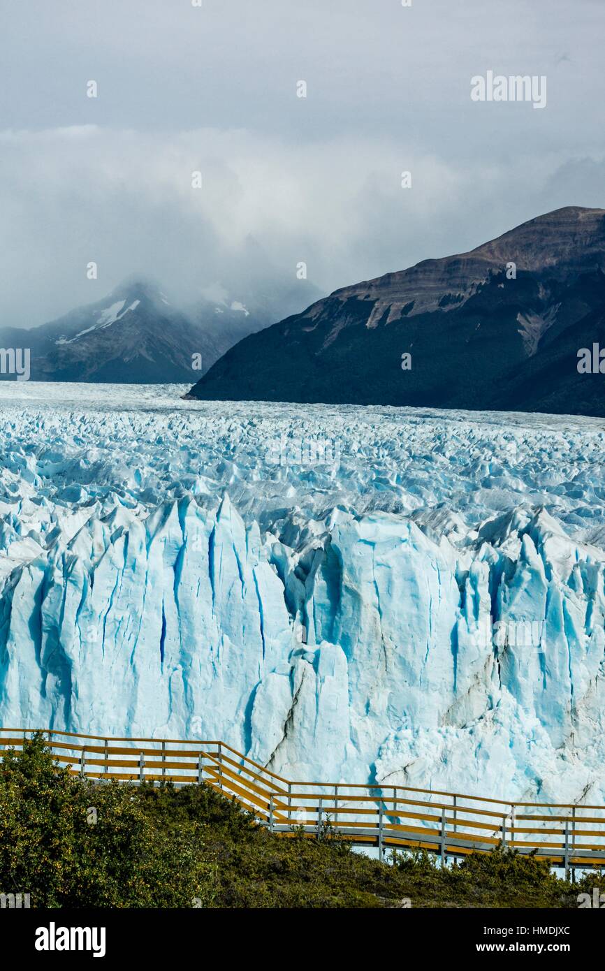 Argentina, Patagonia, Santa Cruz province, Los Glaciares National Park, Perito Moreno Glacier. Boardwalks Stock Photo