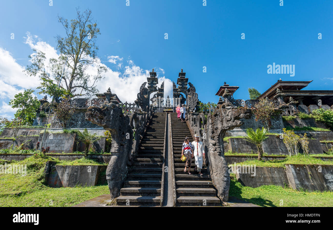 Split gate, devout Balinese at Mother Temple, Besakih temple, Pura Agung Besakih Penetaran, Bali-Hinduism, Banjar Besakih, Bali Stock Photo
