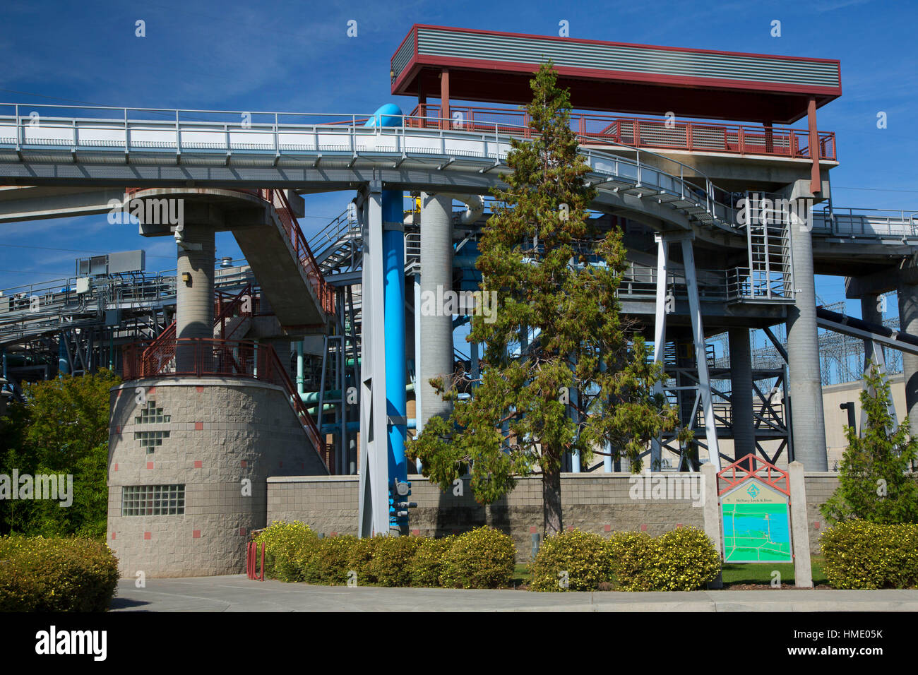 Pacific Salmon Visitor Information Center, McNary Lock & Dam, Oregon