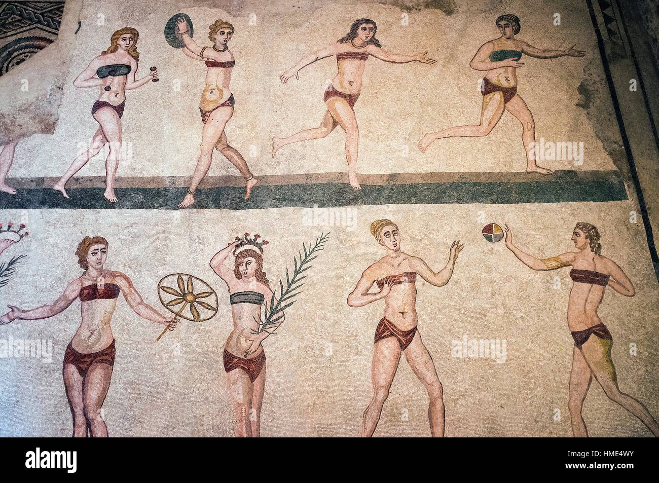 Bikini girls mosaic, Villa Romana del Casale, Piazza Armerina, Sicily,  Italy Stock Photo - Alamy