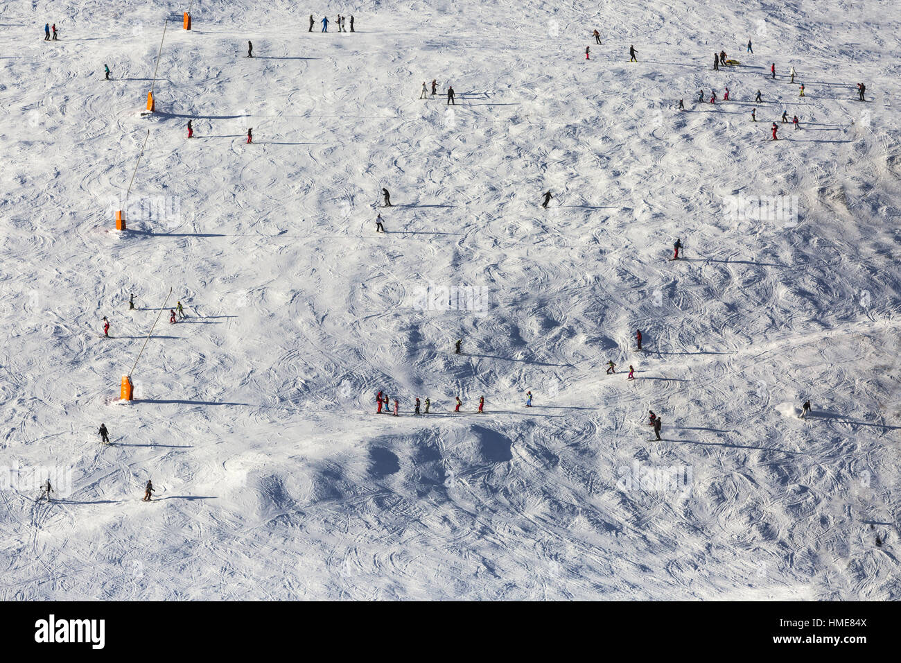 Skiers on mountain slope hi-res stock photography and images - Alamy