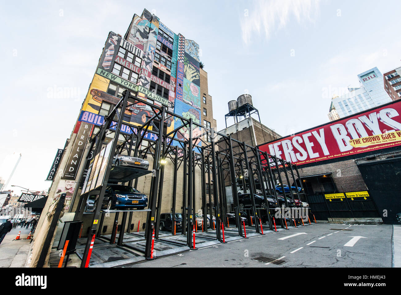 New york city street life hi-res stock photography and images - Alamy