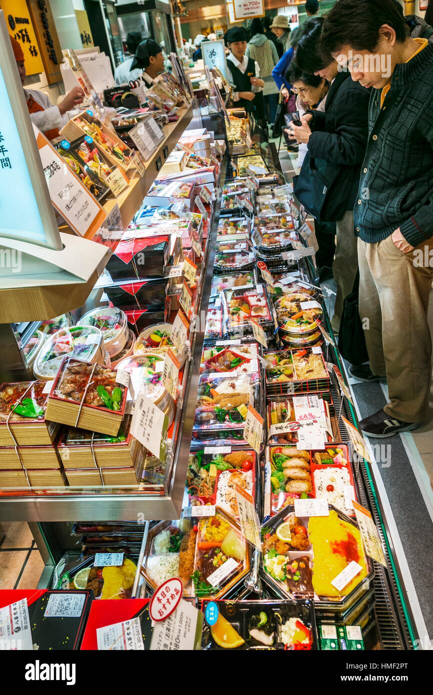 Wappa Bento, Japanese Lunch Box made with Round shaped Wooden Plate,  Shinoda-maki Stock Photo - Alamy