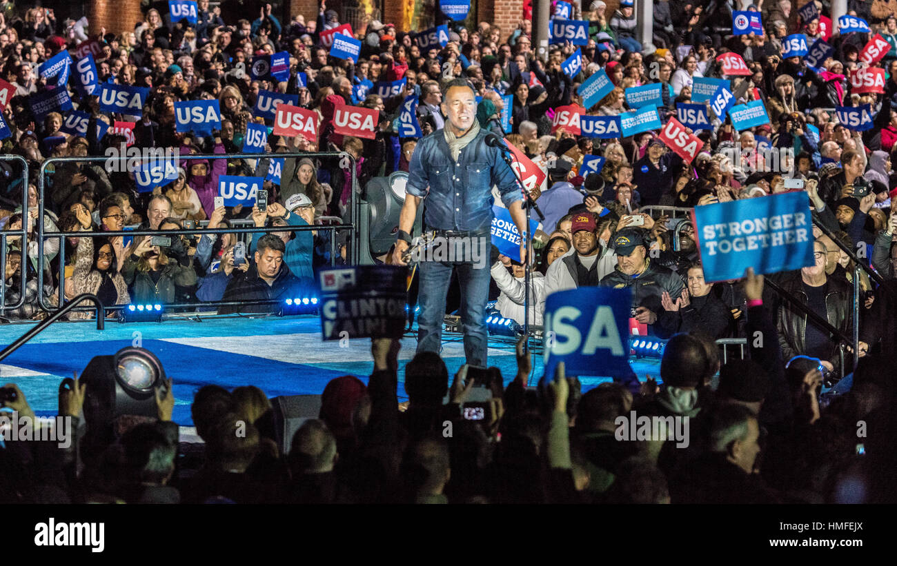 NOVEMBER 7, 2016, INDEPENDENCE HALL, Musician Bruce Springsteen performs at an election eve rally for Hillary Clinton featuring Bill and Chelsea Clinton, Barack and Michelle Obama and 'the boss.' Stock Photo