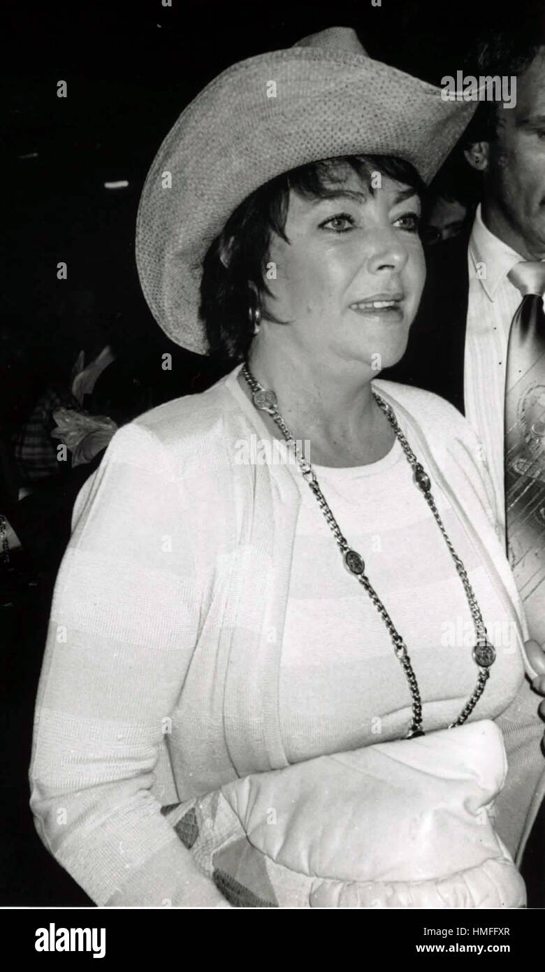 Elizabeth Taylor arriving at the Martin Beck Theatre for 'Little Foxes