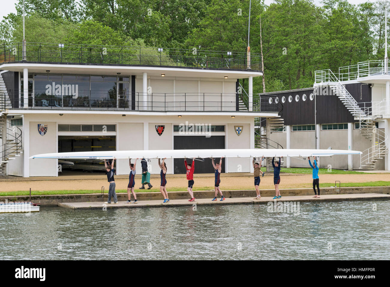 OXFORD UNIVERSITY ROWING TEAMS ON THE RIVER THAMES A TEAM OF EIGHT