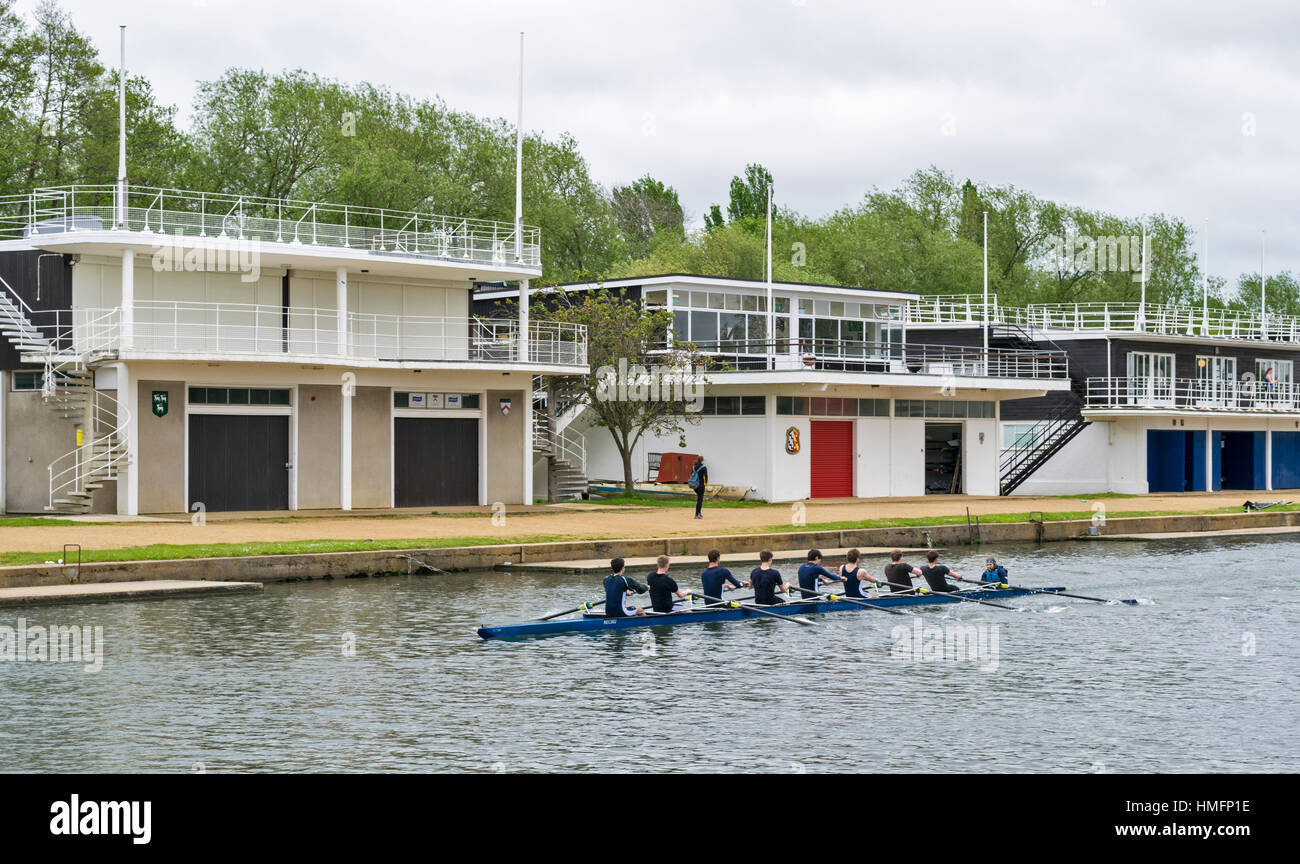 OXFORD UNIVERSITY ROWING TEAMS ON THE RIVER THAMES A TEAM OF EIGHT