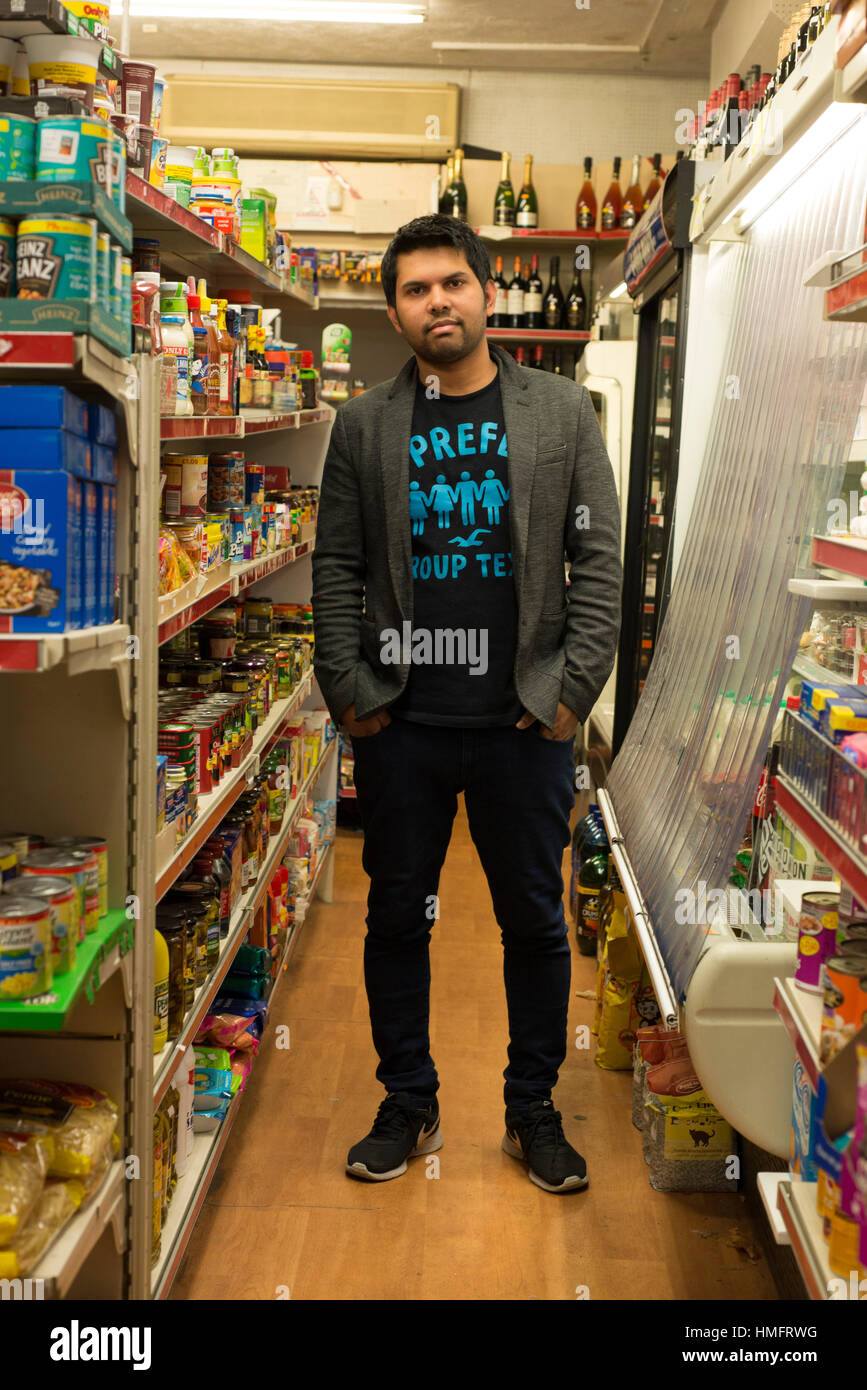 Asian family corner shop hi-res stock photography and images - Alamy