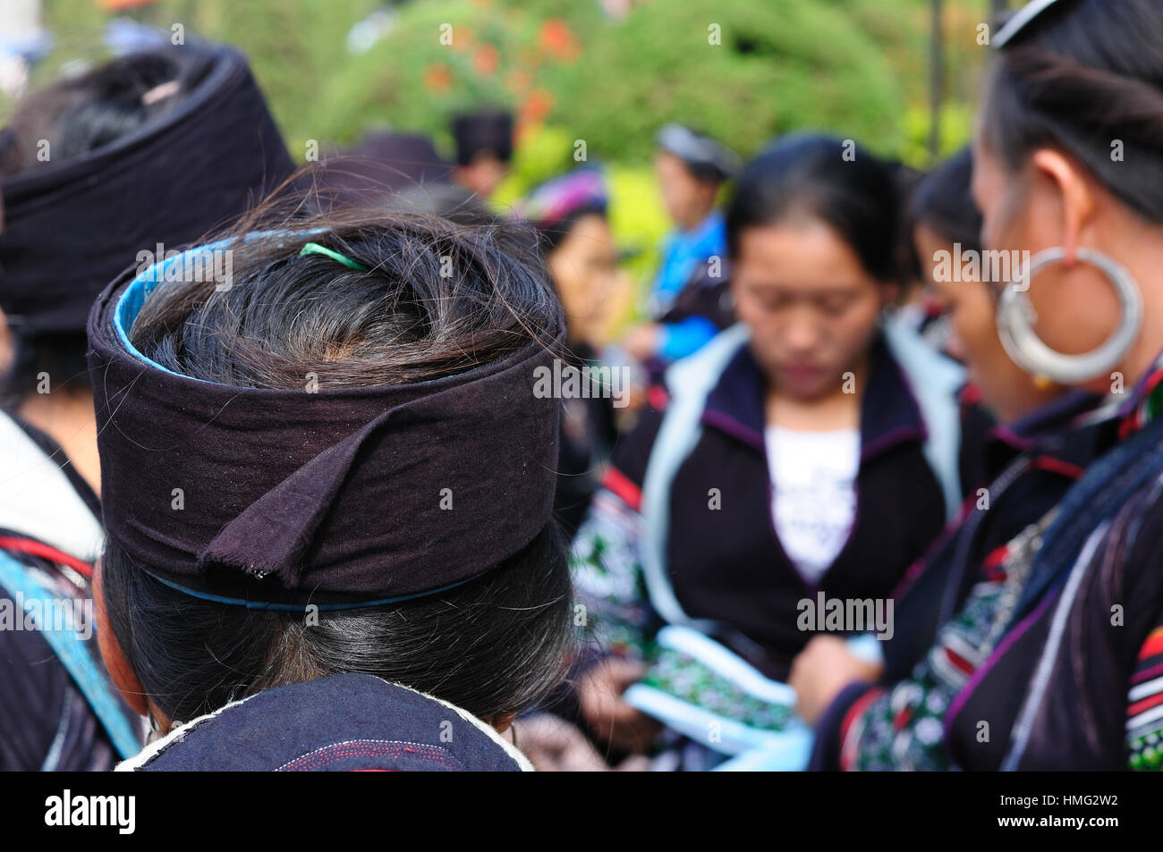 VIetnam - Black Hmong Women In Sapa market Stock Photo