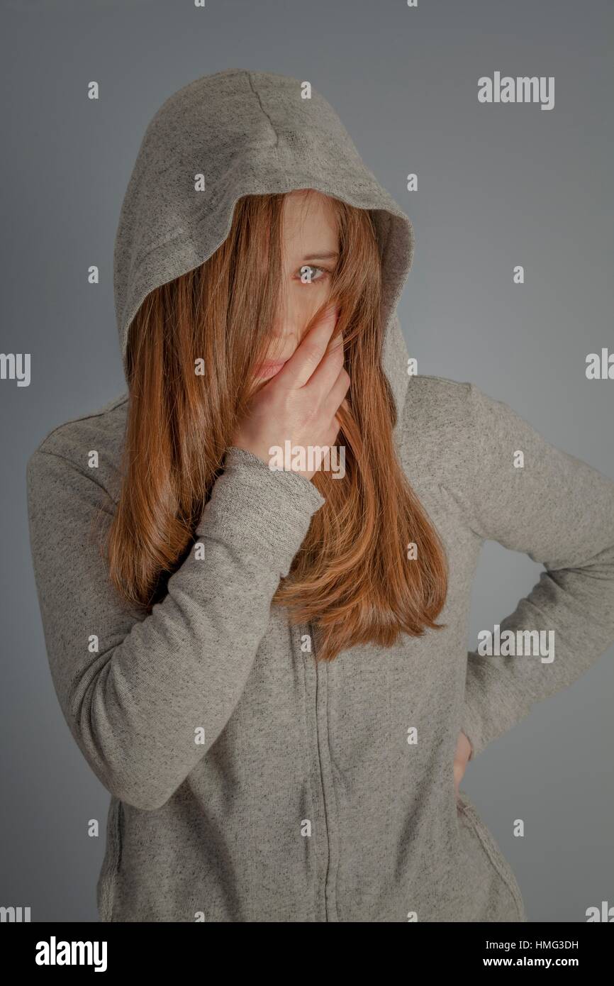Hidden face hoodie hi-res stock photography and images - Alamy