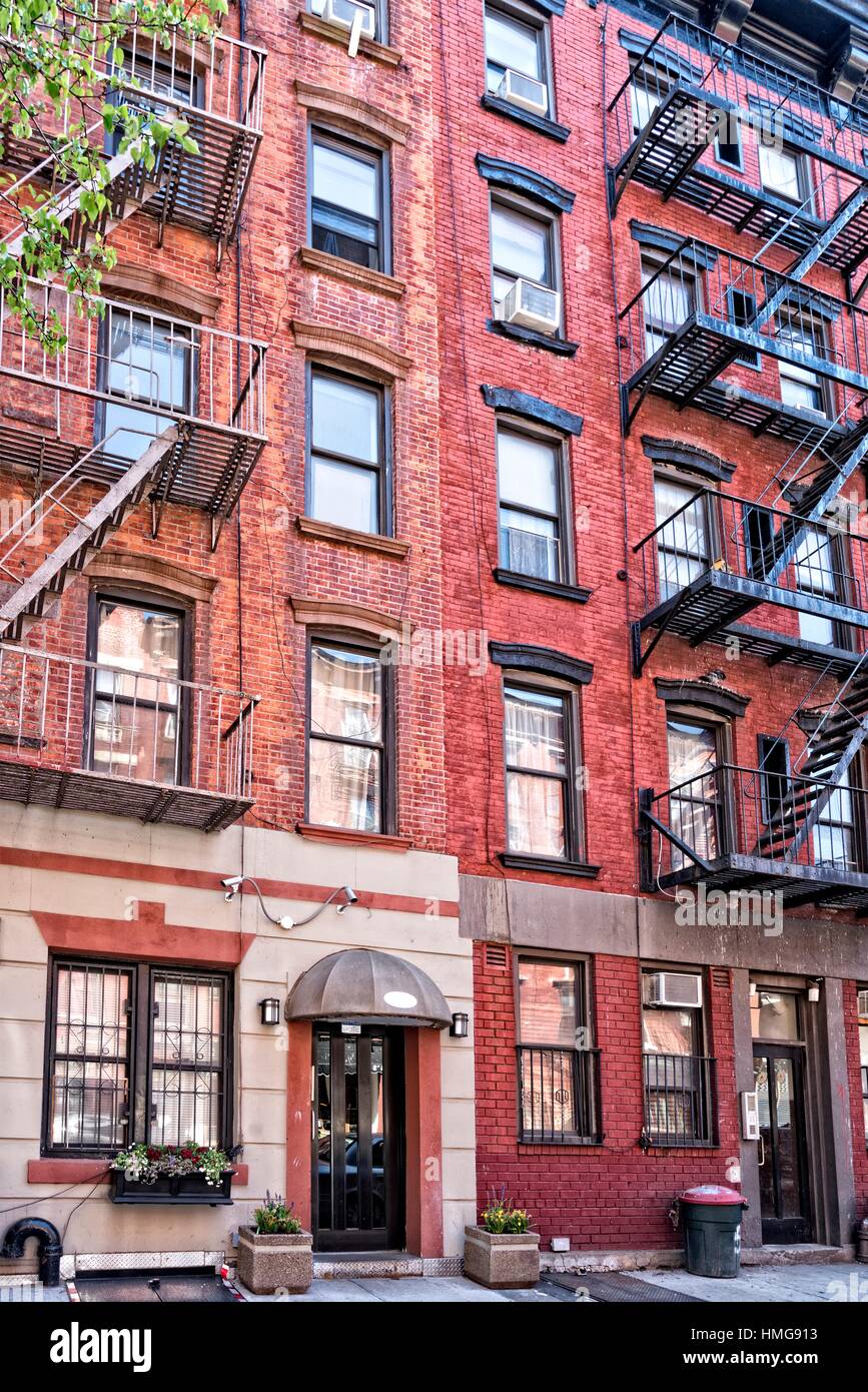 New york city tenement buildings hi-res stock photography and images ...