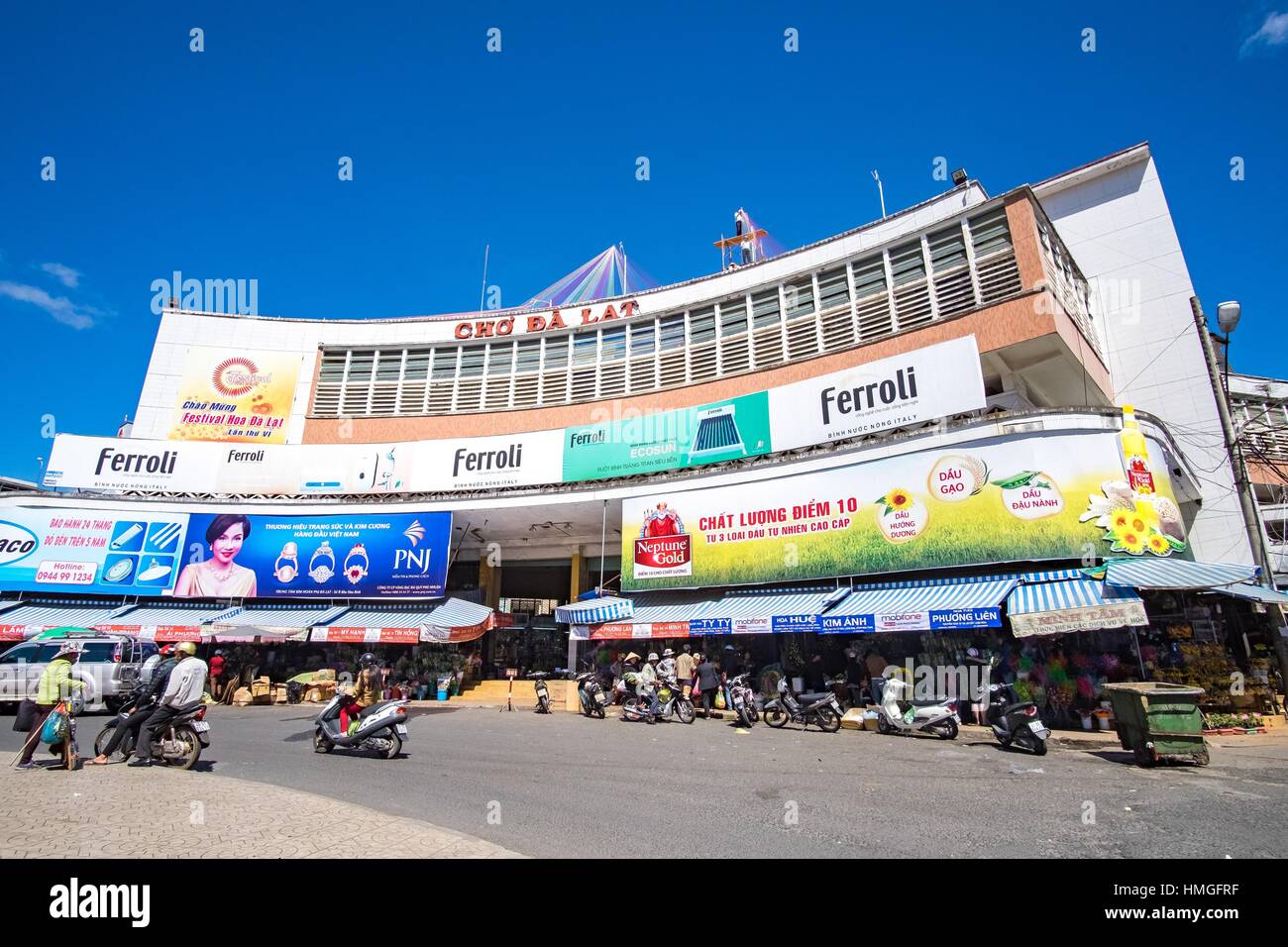 Dalat center market in sunshine Stock Photo - Alamy