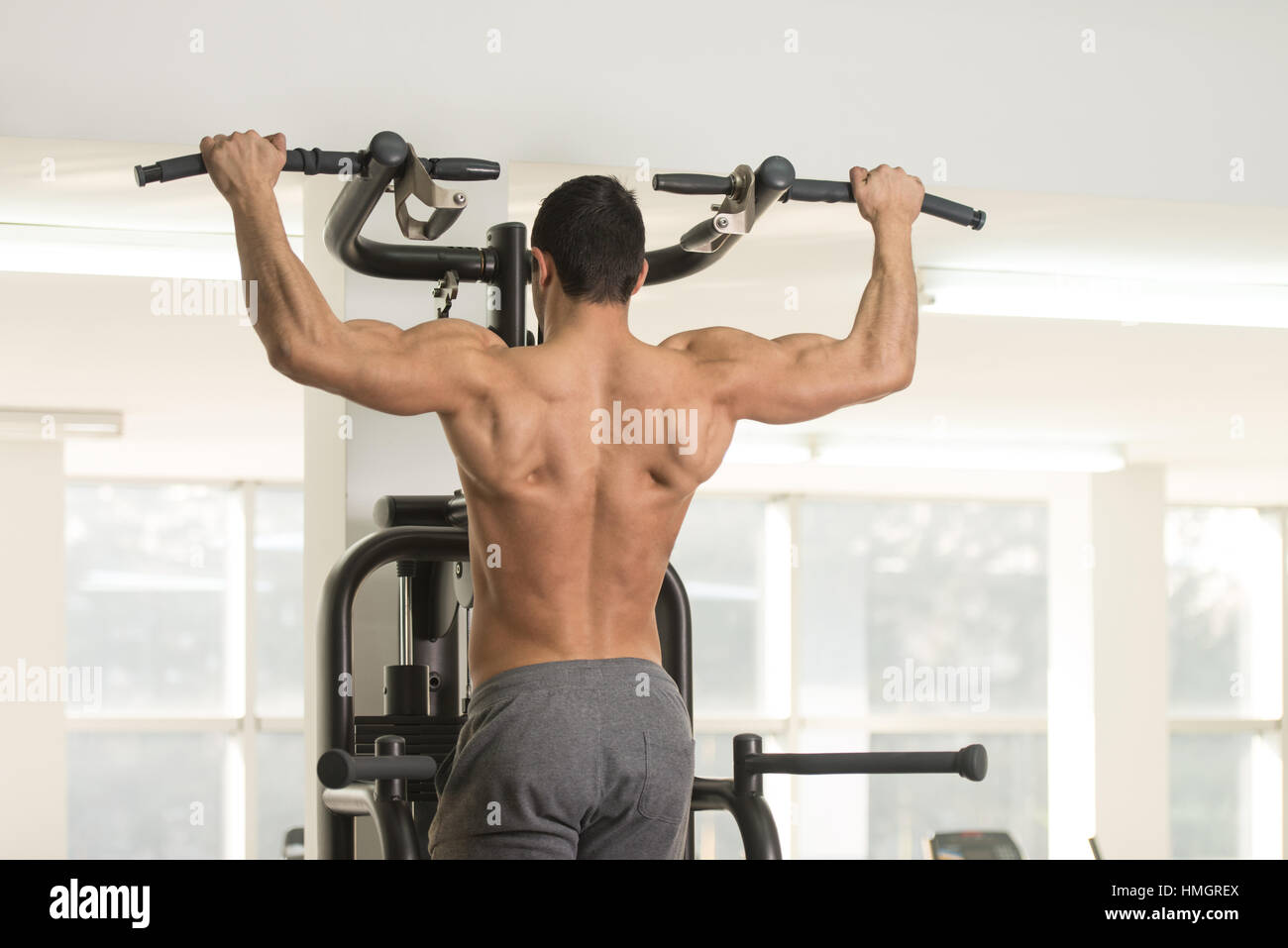 Shoulders chin ups man hi-res stock photography and images - Alamy