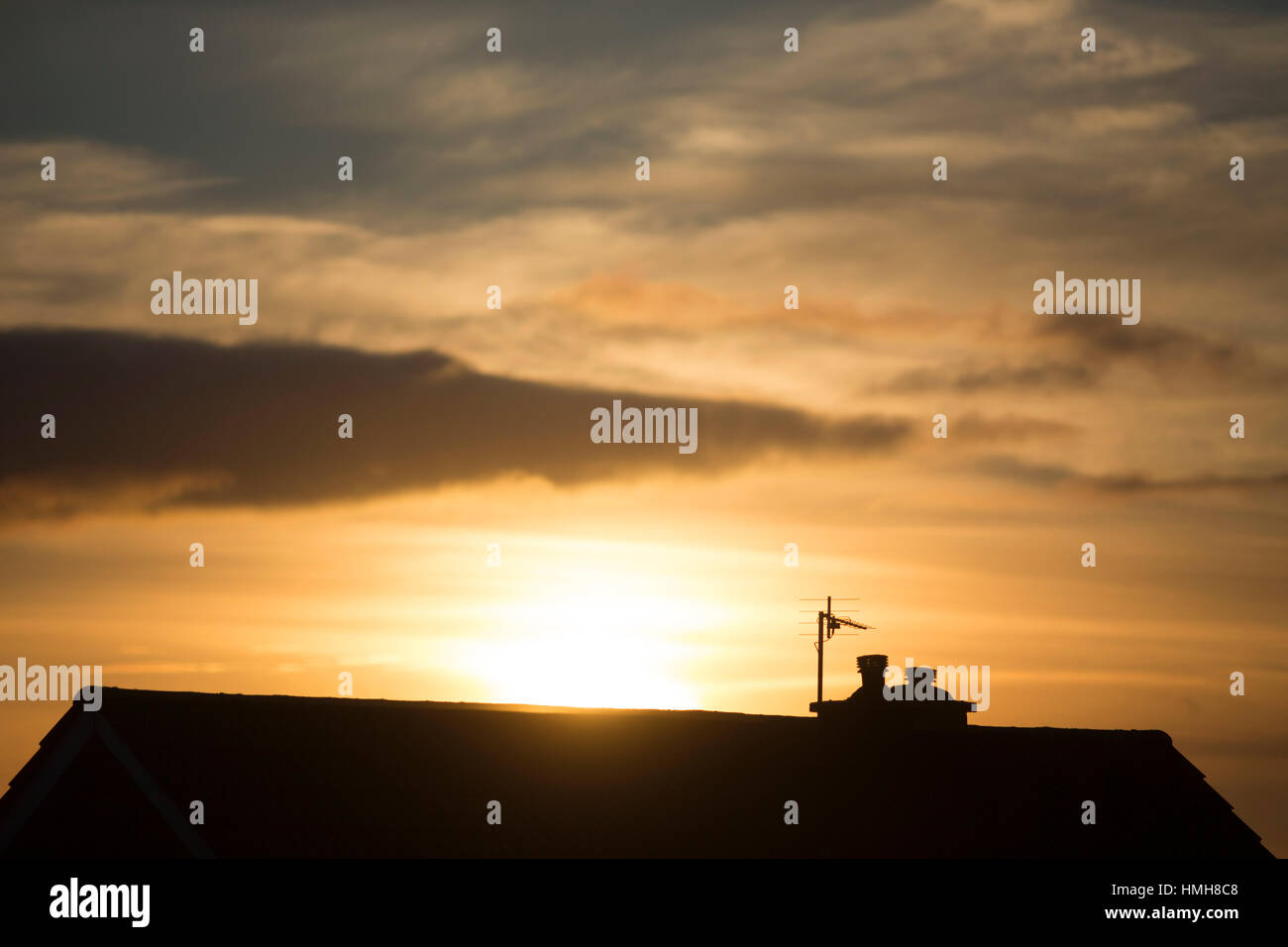 Brighouse, West Yorkshire, UK. Sunrise over the rooftops on a Saturday morning in West Yorkshire. Credit: Windmill Images/Alamy Live News Stock Photo