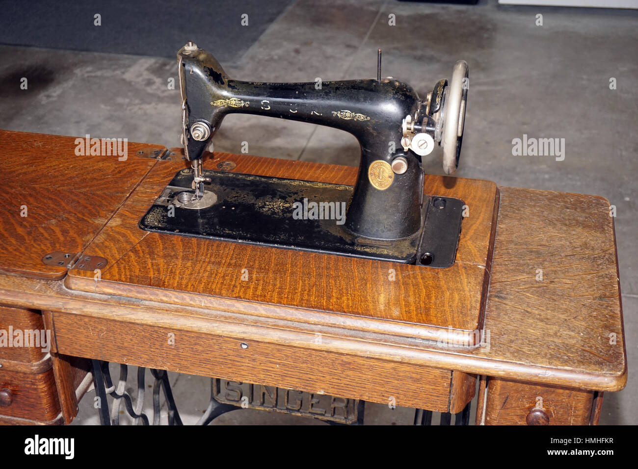 1927 SInger Model 66 Sewing Machine Stock Photo
