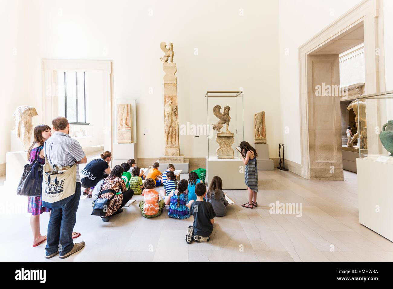 USA, New York, New York City. Manhattan, Upper East Side, Museum Mile, Metropolitan Museum of Art, children in Greek and Roman Art area Stock Photo