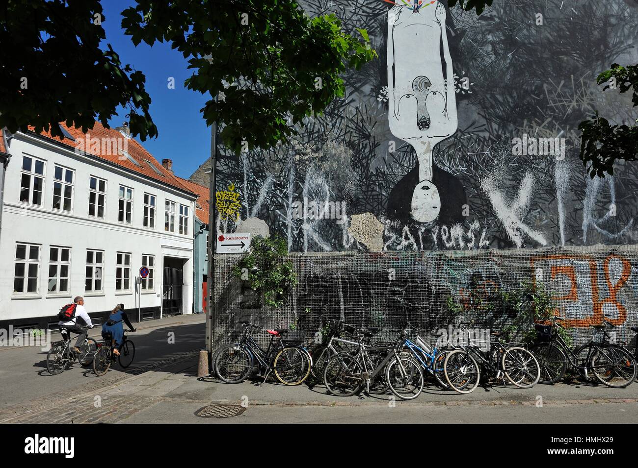rent dør spejl flare mural painting in Graven street, Aarhus, Jutland Peninsula, Denmark,  Northern Europe Stock Photo - Alamy