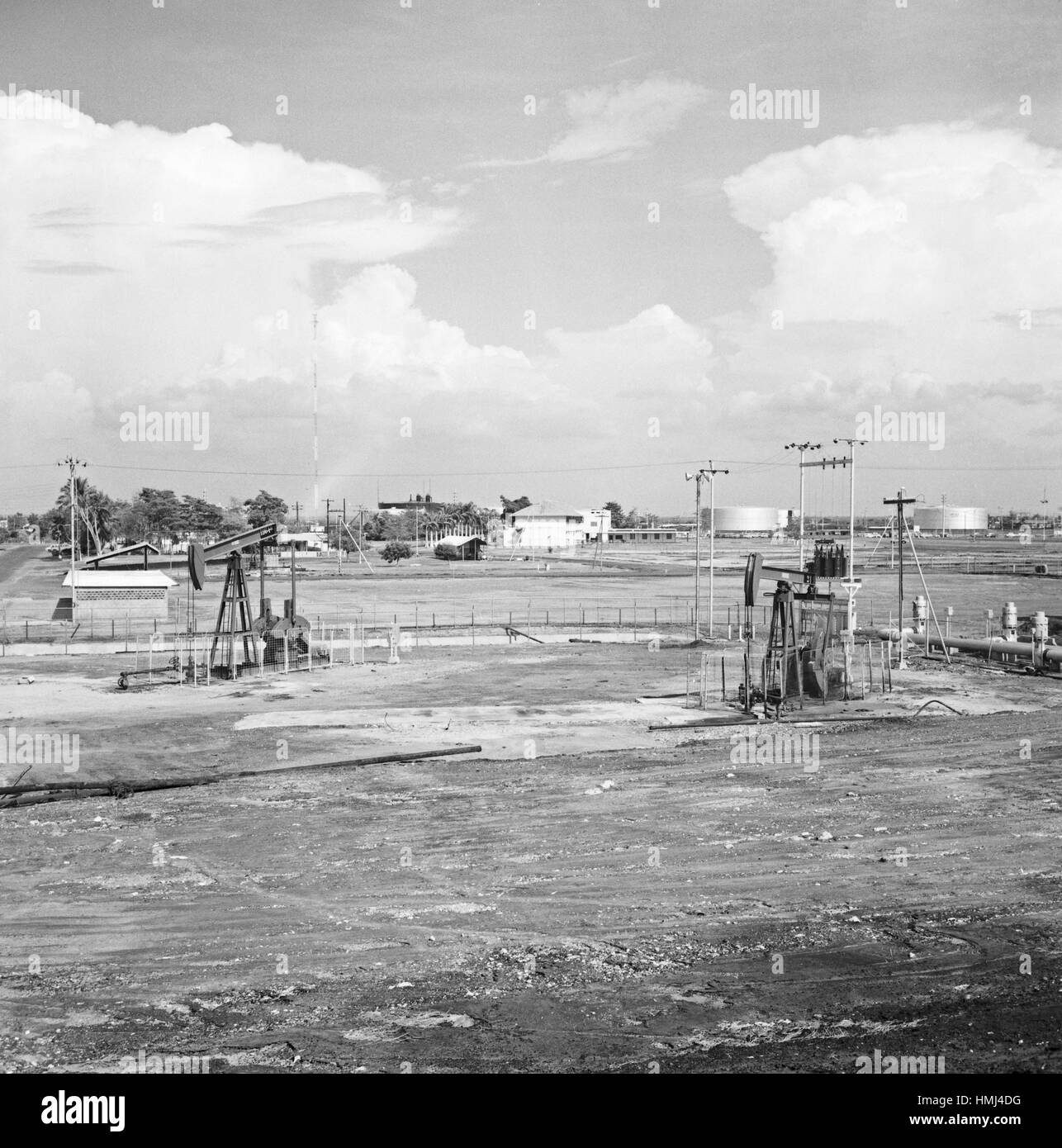 Erdölförderung am MaracaiboSee, Venezuela 1966. Oil production at the