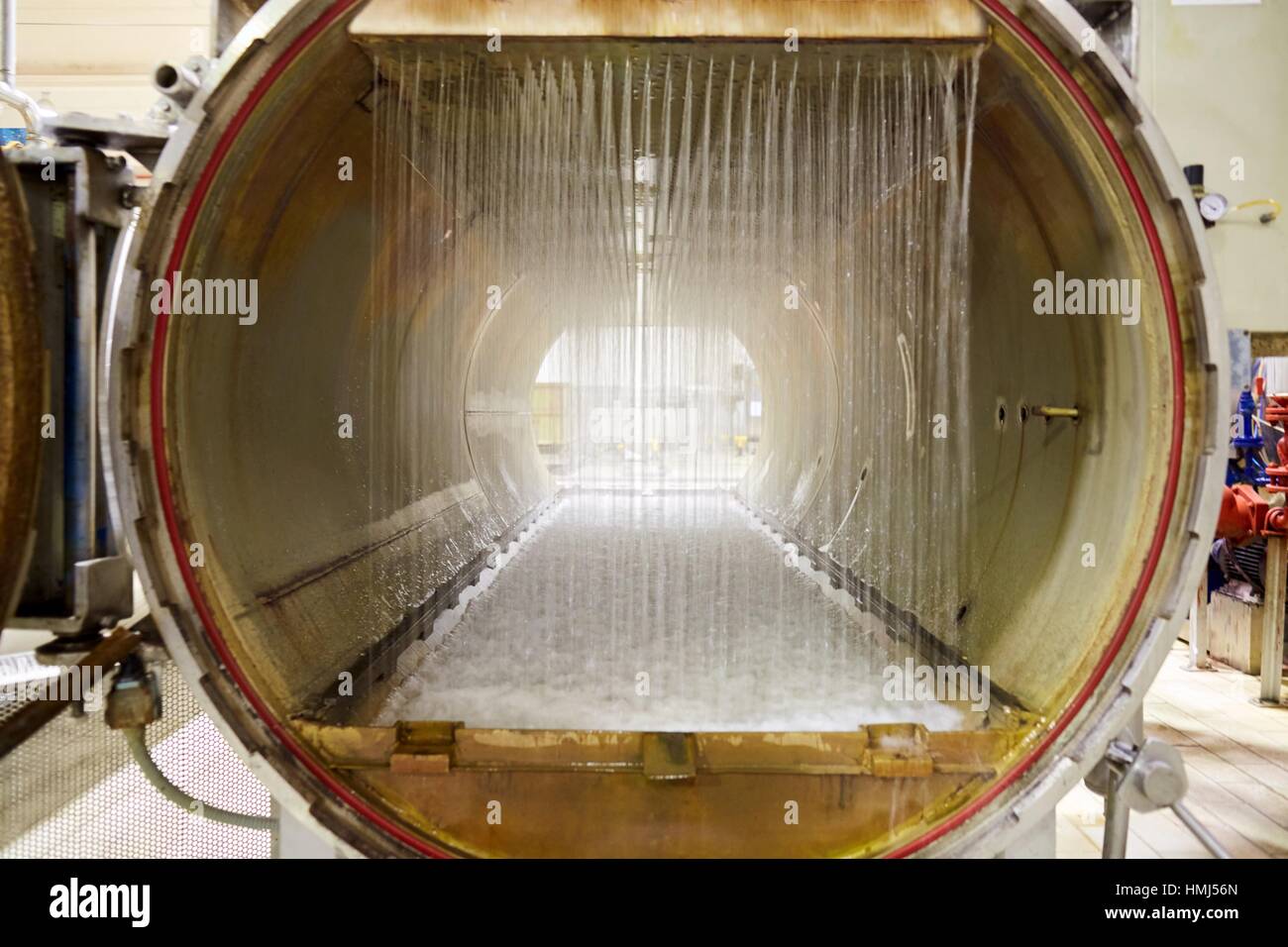 Autoclave sterilization in hermetically sealed containers by the method