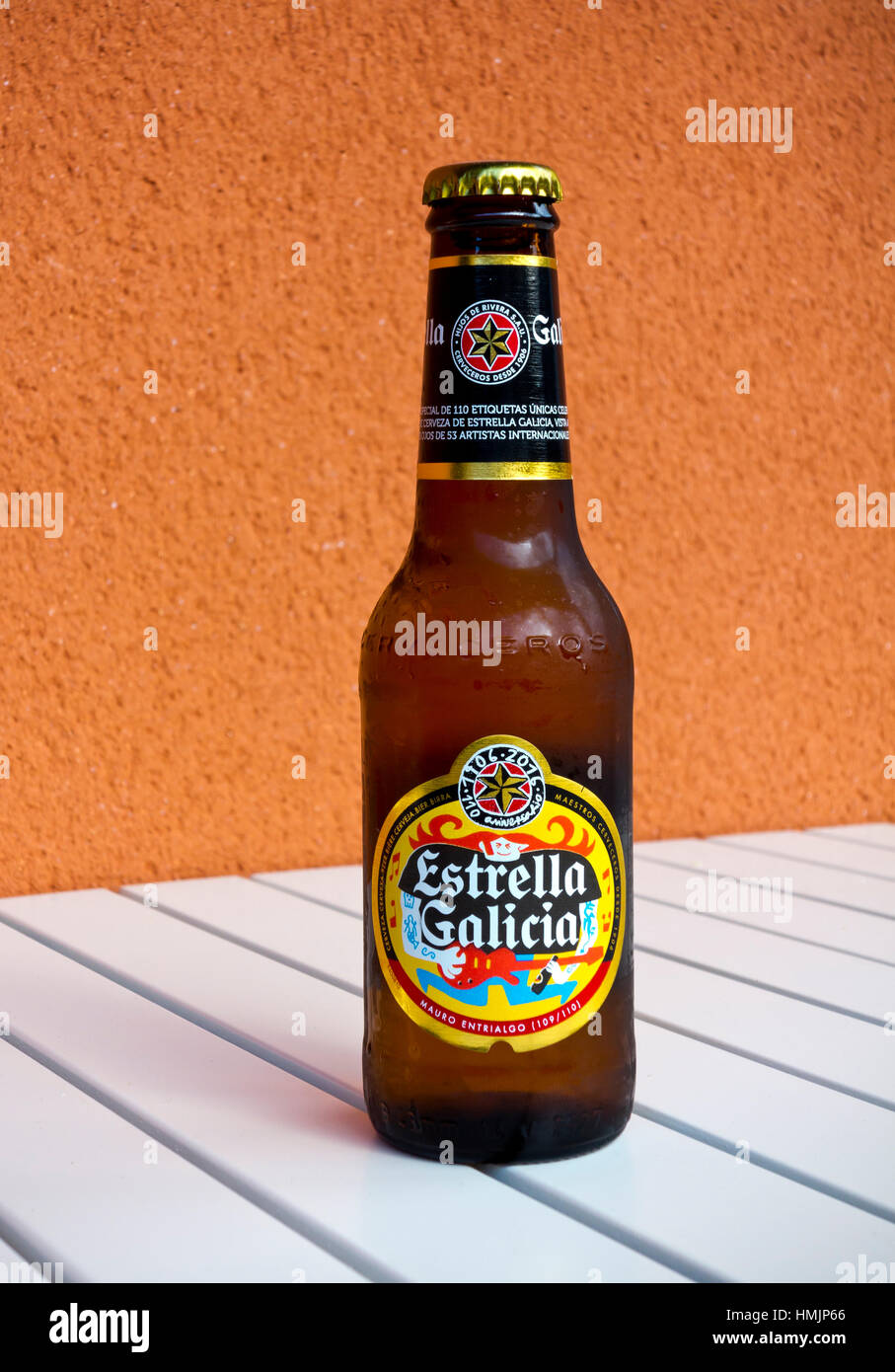 Bottle of estrella beer hi-res stock photography and images - Alamy