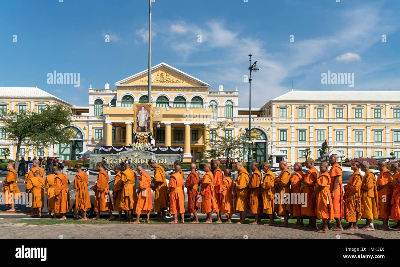 Row of monks in front of ministry of defense, Bangkok, Thailand Stock Photo