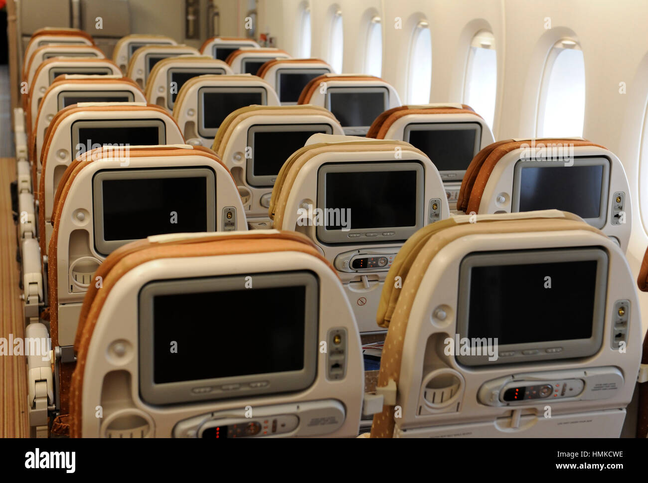 IFE screens in the back of empty economy-class acbin seats in a Singapore Airlines Airbus A380 on flight-number SQ317 LHR-SIN Stock Photo