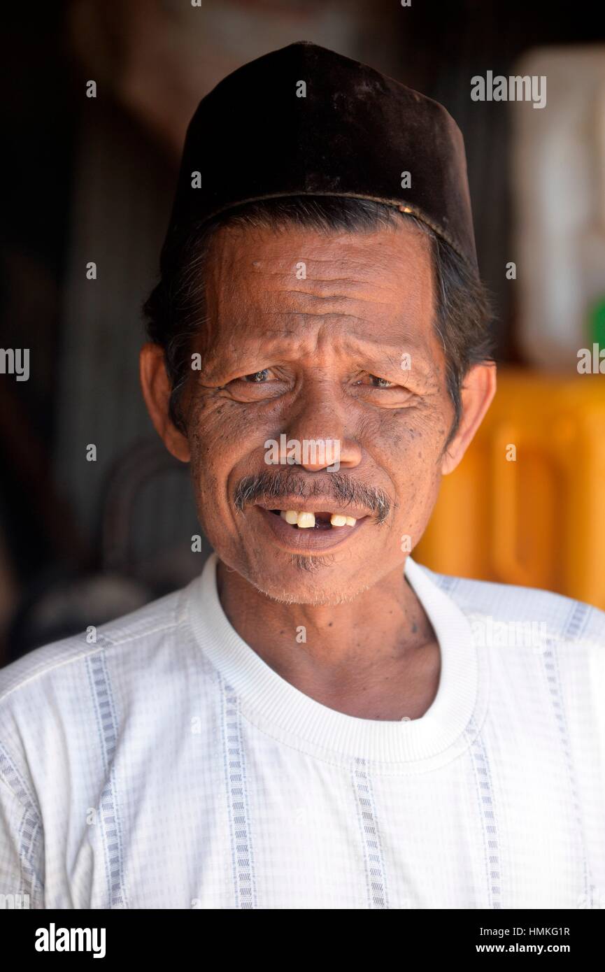 Portrait of indonesian muslim man in Makassar (fomerly Ujung Pandang), Sulawesi, Indonesia, South East Asia. Stock Photo