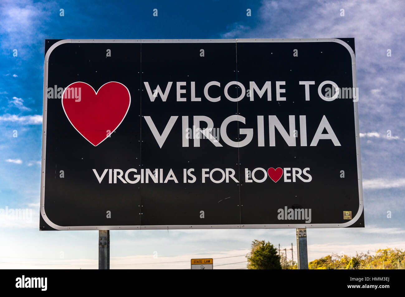 Welcome sign, entrance to the state of Virgina, 