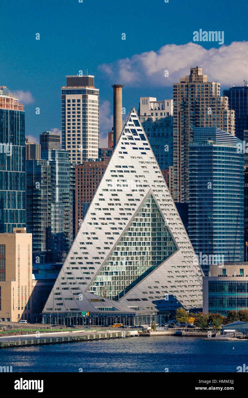 Midtown Skyline of Manhattan, New York shows VIA 57 West at 625 West 57th  St. in Hell's Kitchen Pyramid and Hudson River, architecture by Bjarke Ing  Stock Photo - Alamy