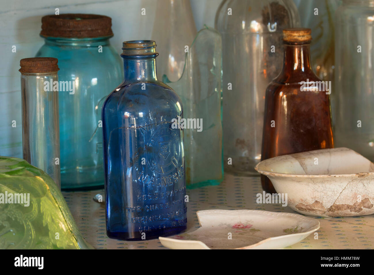 Bottles and jars, Riddle Brothers Ranch National Historic District, Donner und Blitzen Wild and Scenic River, Steens Mountain Cooperative Management a Stock Photo