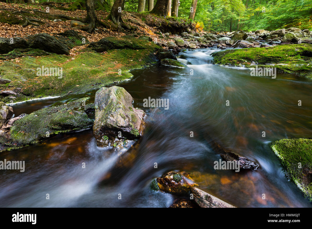 River in between mountain hi-res stock photography and images - Alamy